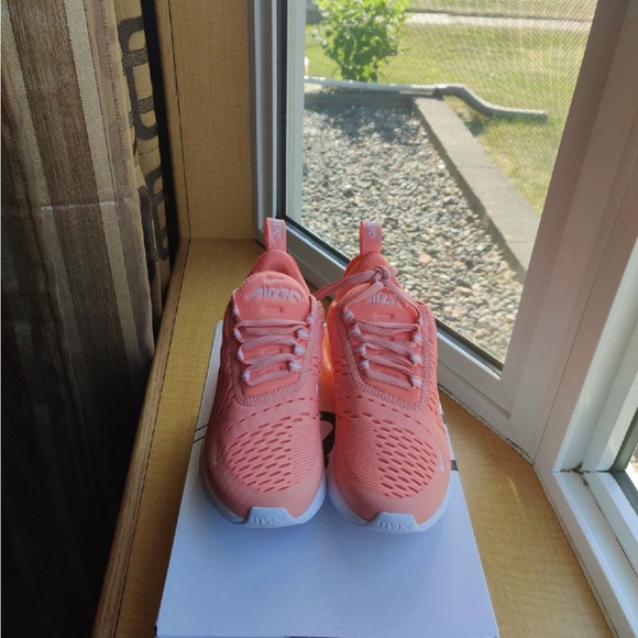 Nike Air Max 270 - Picture 2 of 7